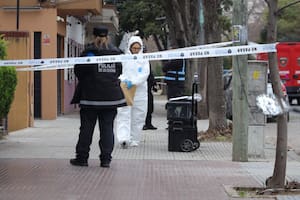 Qué se sabe del caso del hombre que mató a su esposa a puñaladas en Villa Devoto y escapó