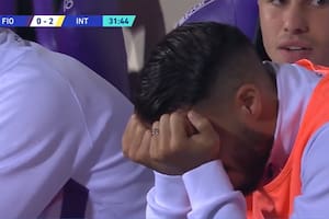 El llanto de Nicolás González, tras pedir el cambio en Fiorentina-Inter; iban apenas ocho minutos cuando se lesionó