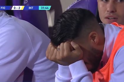El llanto de Nicolás González, tras pedir el cambio en Fiorentina-Inter; iban apenas ocho minutos cuando se lesionó