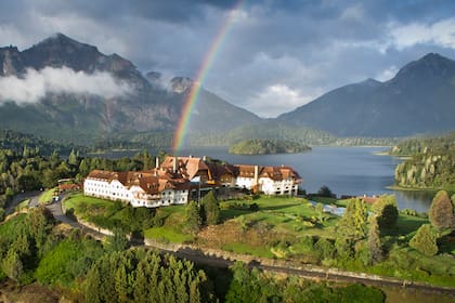 El Llao Llao está rodeado por los lagos Nahuel Huapi y Moreno y las montañas de la Patagonia argentina