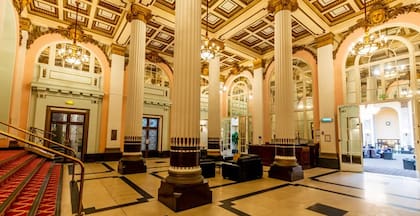El lobby del hotel, según lo muestra la propia cadena