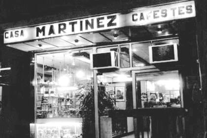 El local de Atilano con el cartel recién estrenado