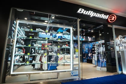 El local de Bullpadel funciona en el primer piso del Unicenter Shopping de Martínez