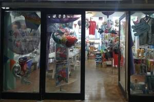 El local de cotillón de La Plata donde ocurrió el asesinato