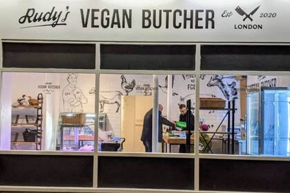 El local de venta de productos veganos es el primero en su tipo en el Reino Unido, abrió el 1 de noviembre y la gente se llevó toda la mercadería en muy poco tiempo