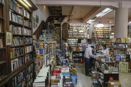 El local está inundado de libros