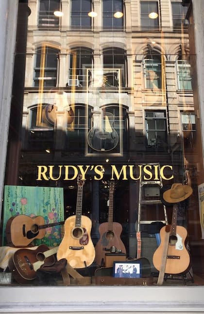 El local estuvo en la mítica calle 48 hasta que esta perdió su glamour; ahora se encuentra en Broome Street
