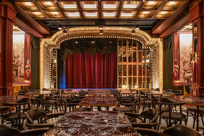 El local funciona como restaurant que ofrece shows y conciertos en vivo