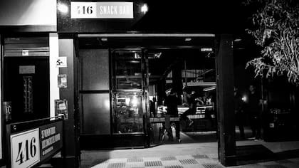 El local se parece al original de Toronto, con luces bajas y mucha madera