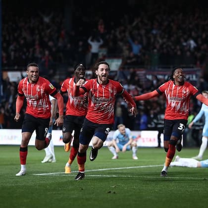 El loco festejo de Tom Lockyer, una de las figuras de Luton