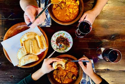 Las fechas especiales cuentan con el infaltable locro.