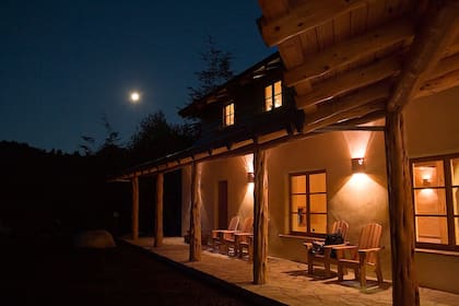 El lodge de La Confluencia es cálido y está construido en madera.