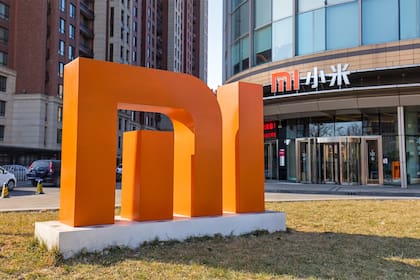El logo de Xiaomi en sus oficinas en Shanghai