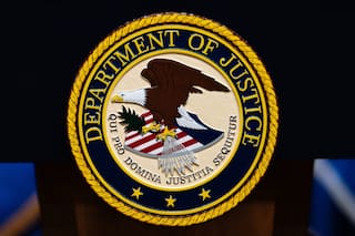 Departamento de Justicia de EEUU pide frenar pesquisa de desacato por vuelos con migrantes