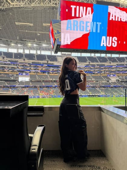 El look de Anto Roccuzzo para el partido de Argentina vs. Austria
