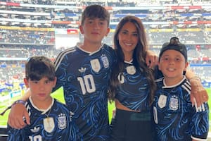Anto Roccuzzo cambió el look para el partido ante Austria pero la cábala igual funcionó: así festejó con sus hijos