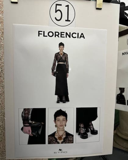 El look de Flor Mayer en el desfile de ETRO.
