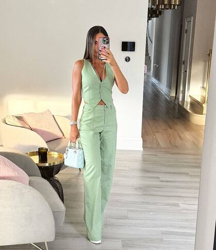 El look elegante en tono verde pistacho que eligió Anto Roccuzzo