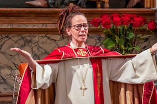 Quién es Sunniva Gylver, “la obispa hippie” que presidió el funeral del rey Harald de Noruega