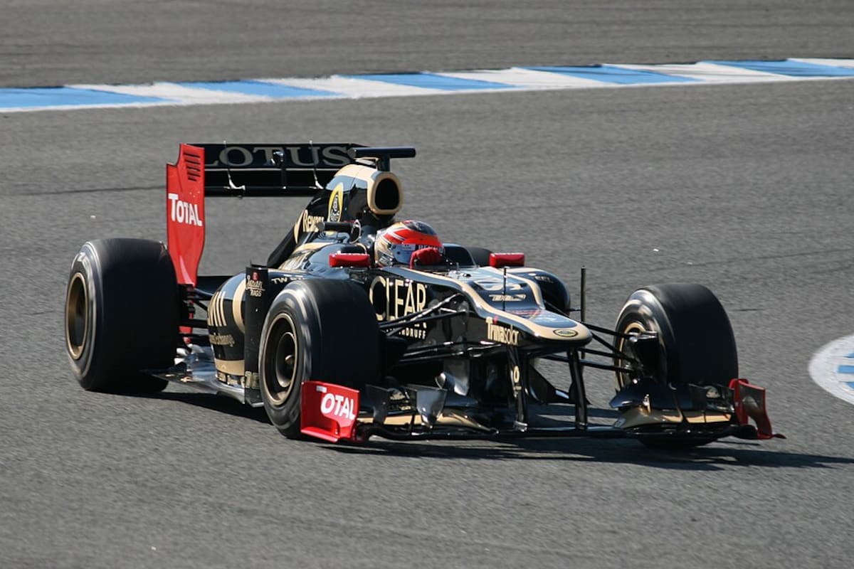 El Lotus E20 de la temporada 2012, que fue pilotado por Kimi Räikkönen y Romain Grosjean