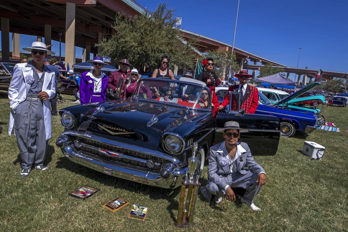 El lowriding es un movimiento de las comunidades mexicoamericanas y chicanas para mostrar el orgullo, honrar a la familia y enaltecer la cultura