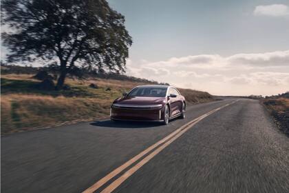 El Lucid Air brinda un alto rendimiento con autonomías que oscilan entre 680 y 820 kilómetros (Lucid Group)