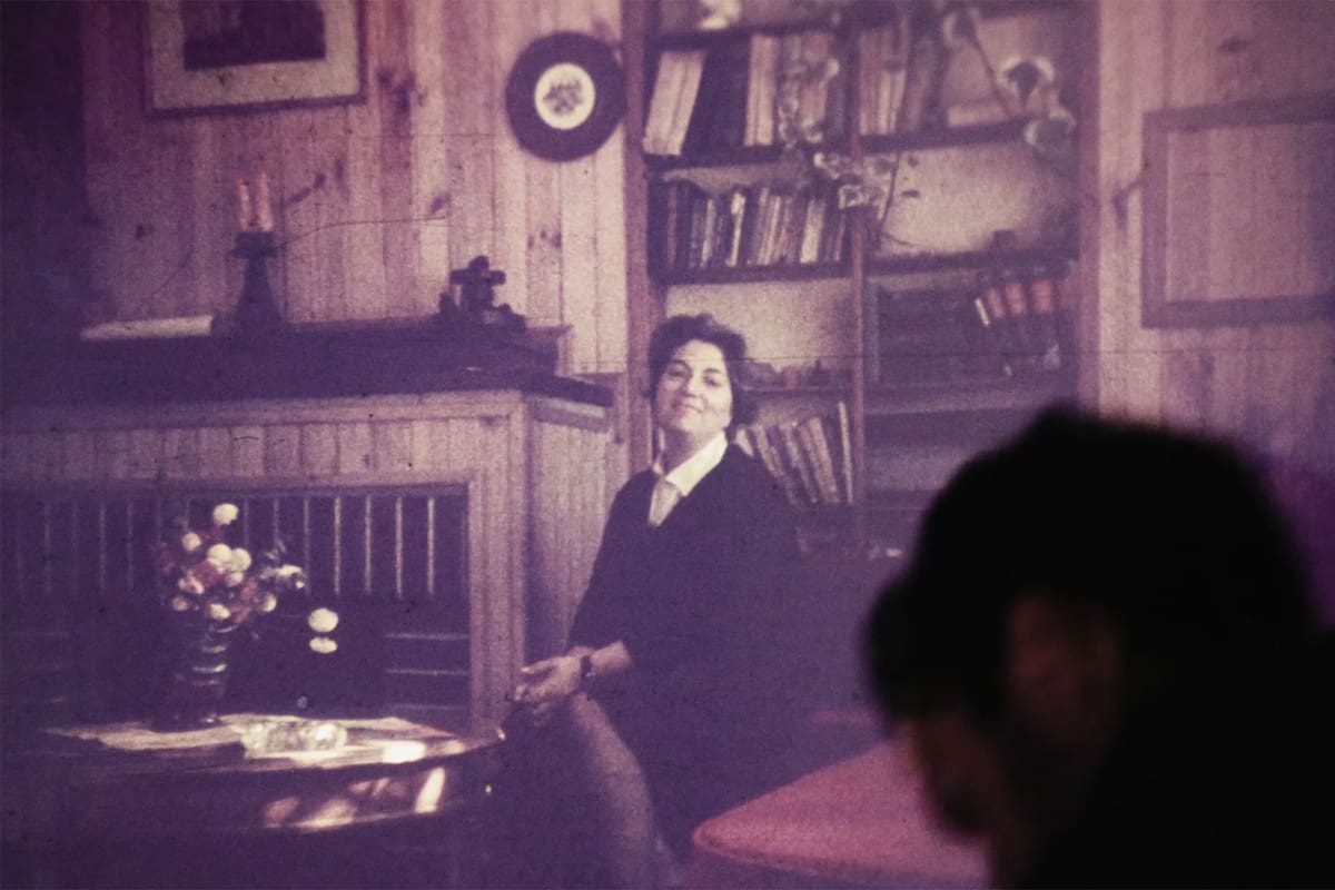 El lugar de la desaparición cruza el documental con la ficción a propósito del momento del "reparto de bienes" tras una muerte en la familia