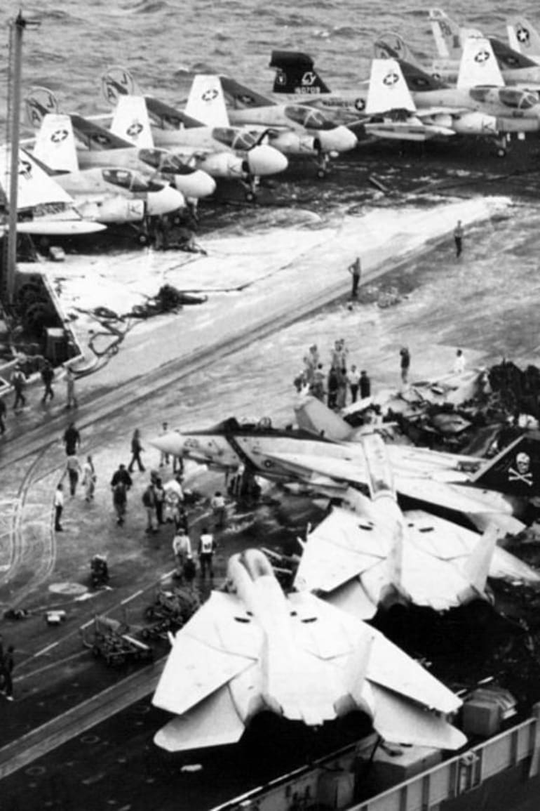 El lugar del impacto del Grumman EA-6B Prowler, que provocó 14 muertos, 48 heridos y daños materiales que llegarían a los 150 millones de dólares