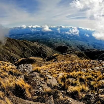 El lugar del impacto, en el cerro Los Linderos (Foto: @natanaelpaolucci )