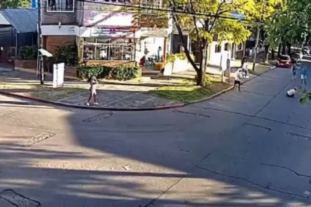 El lugar en donde Lucas Aguilar cayó mortalmente herido tras defender a un vendedor ambulante.