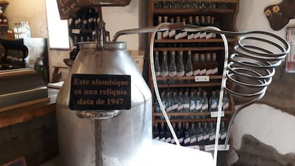 El lugar en sí es una pieza histórica con paredes de doscientos años