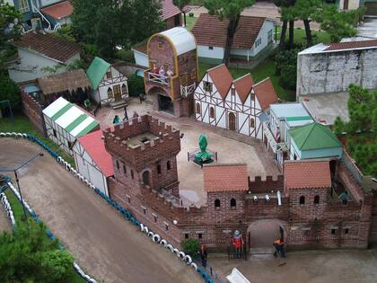 El lugar fue creado por Roberto Geddo, cuando en 1986 en apenas un invierno levantó un castillo con sus varias torres y con mirador incluido