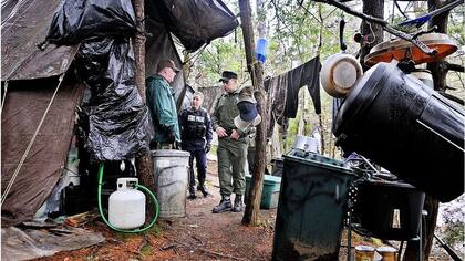 El lugar fue inspeccionado por la policía luego de que Knight fue detenido.