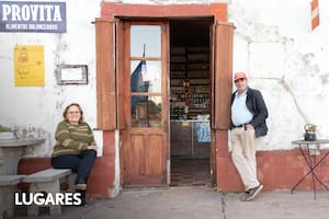 Tiene casi 120 años, permanece en la misma familia y está en un pueblo tranquilo