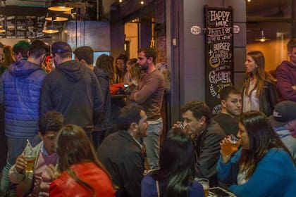 El lugar sobre la calle Charcas suele llamar la atención por la gente que se acerca para quedarse a comer o llevar a casa