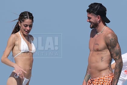 El lunes, a través de videollamada, Rodrigo tuvo una mediación con
su ex, Camila Homs, para acordar la manutención de sus dos hijos. Ella, además, le reclama una compensación económica por los años que estuvo a su lado sin trabajar.