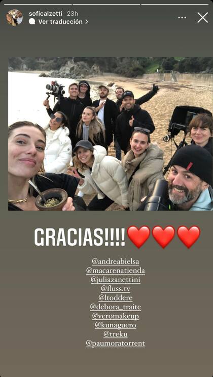 El lunes el jugador estuvo acompañando a su novia en el shooting de su marca