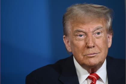 El lunes, el peso fue impulsado por la debilidad del dólar, en medio de la posible aprobación del paquete fiscal de Trump, señala Monex