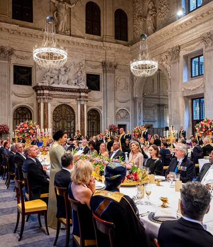 El lunes los reyes de los Países Bajos encabezaron la cena anual para el Cuerpo Diplomático en el Palacio Real de Ámsterdam (Foto: Patrick van Katwijk)