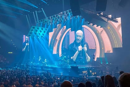 El lunes por la noche, Genesis subió al escenario para dar inicio a su tan esperada gira de reunión 'The Last Domino?'