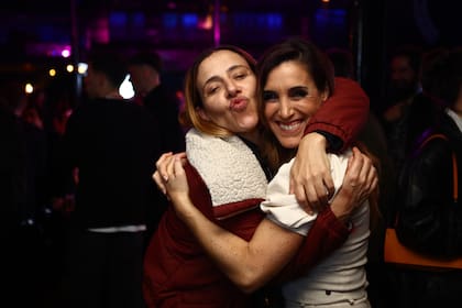 El lunes por la noche, La Academia Latina de Grabación regresó con un evento Latin GRAMMY a Buenos Aires tras seis años de ausencia. Entre artistas y productores, las dos coaches de La Voz Argentina, Juliana Gattas y Soledad Pastorutti, sellaron su reencuentro con un efusivo abrazo
