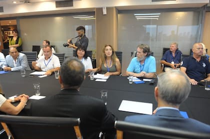 El lunes se reunieron los sindicatos docentes con los secretarios de Educación y Trabajo, Carlos Torrendell y Julio Cordero