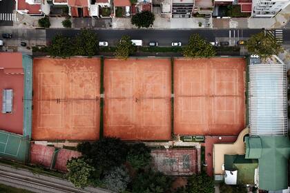 Una vista aérea del Urquiza Tenis Club, uno de los escenarios porteños que desde el lunes podrá recuperar la práctica del tenis