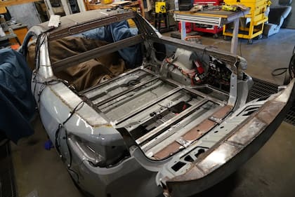 El M4 Competition xDrive en proceso de reconversión en una pickup (Bring a trailer)