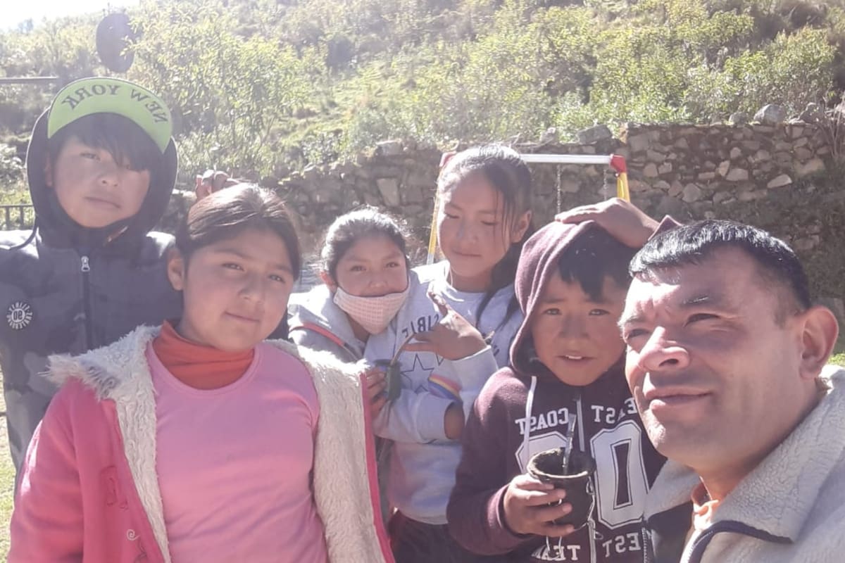 El maestro Guillermo Duarte y parte del grupo de alumnos, en Molulo