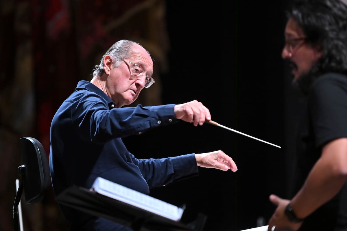 El maestro Maurizio Benini en los ensayos de I Puritani, ópera en versión de concierto que estrena el sábado 13 en el Teatro Colón