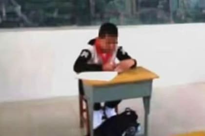 El maestro no dejaba que Zhou Xiaozhou rindiera exámenes porque tiene linfoma no Hodgkin