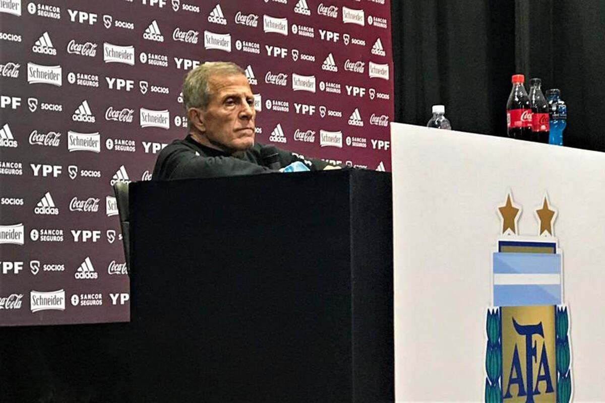 El Maestro Oscar Tabárez respondió a las críticas y dejó una frase que causó polémica en Uruguay