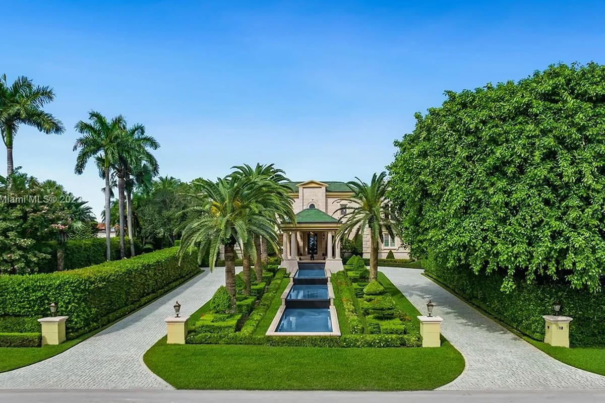 El magnate que vendió a Jeff Bezos su mansión en Miami demanda a la inmobiliaria por la reducción en el precio