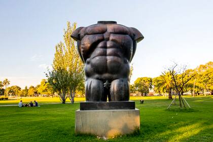 El magnífico "Torso masculino desnudo" de Fernando Botero que habita Buenos Aires hace casi treinta años